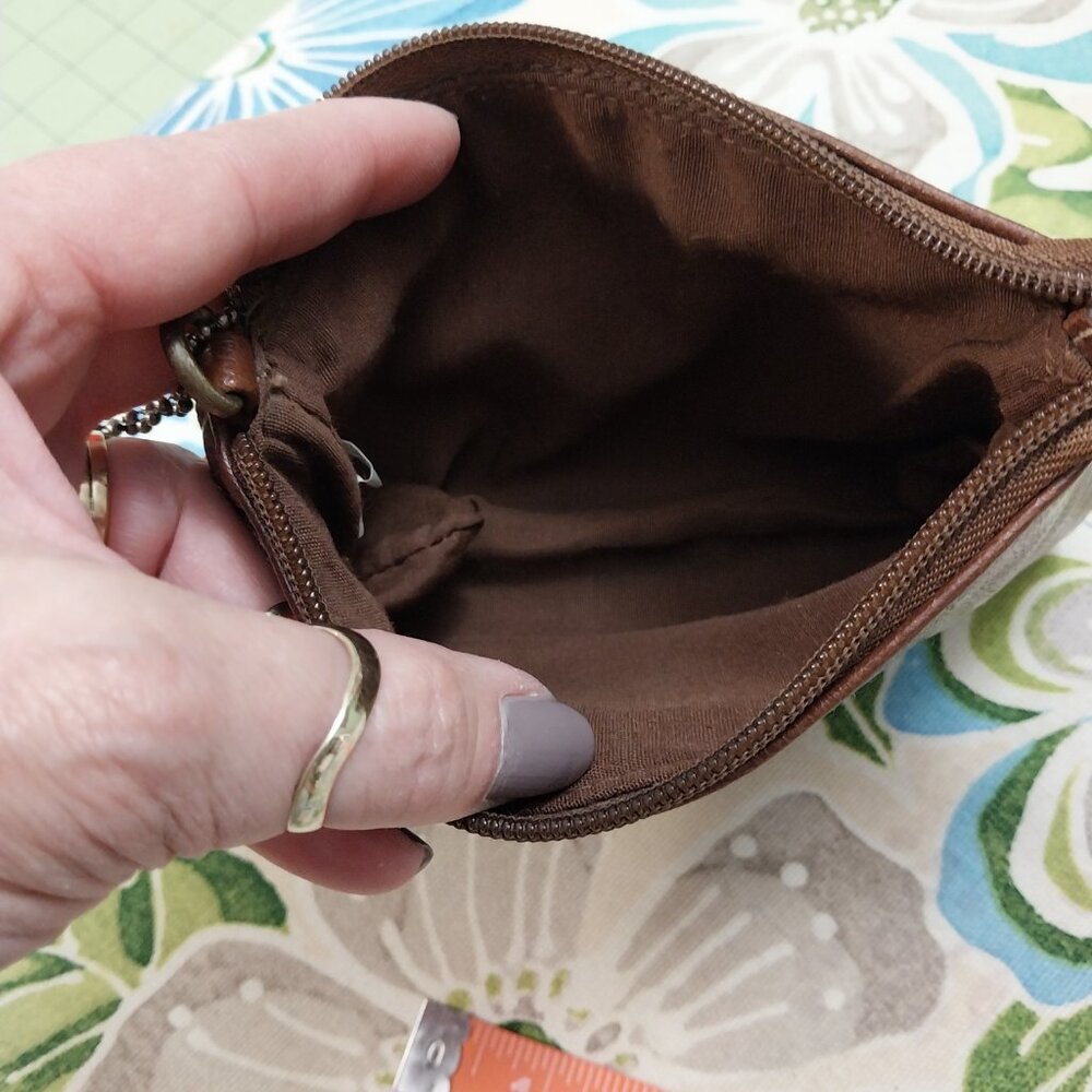 3361 Roselli Leather Pouch with Key Fob. - Picture 4 of 4